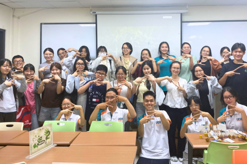Cùng du hành qua những “Trạm sạc” tháng 9 tại UEH English Zone